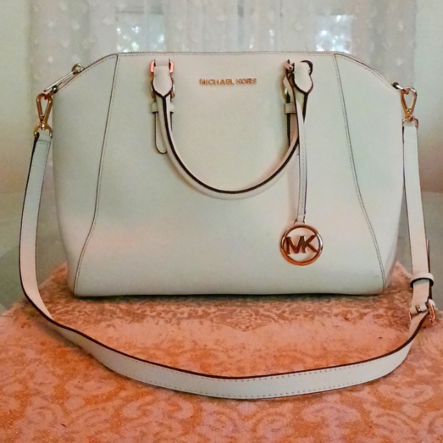 Beautiful Leather White Michael Kors Handbag.